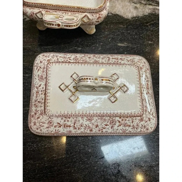 Antique Porcelain /Ceramic Trinket Box with Gold Trim - Picture 7 of 10